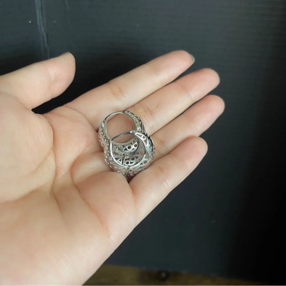 Sterling silver filagree hoop 1 inch earrings unmarked